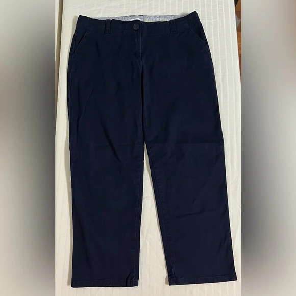 Crown and ivy navy Capri pants. Size 6 - Picture 4 of 11